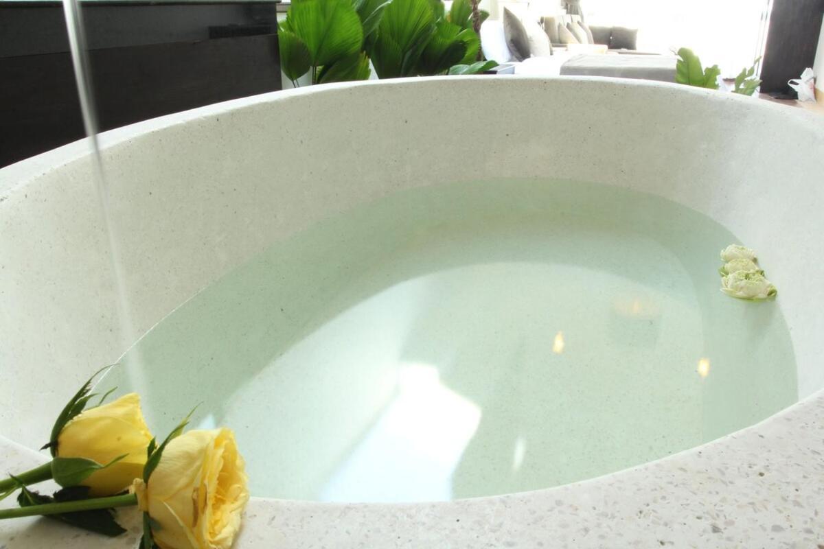 Blue Crystal Boutique Hotel พนมเปญ ภายนอก รูปภาพ