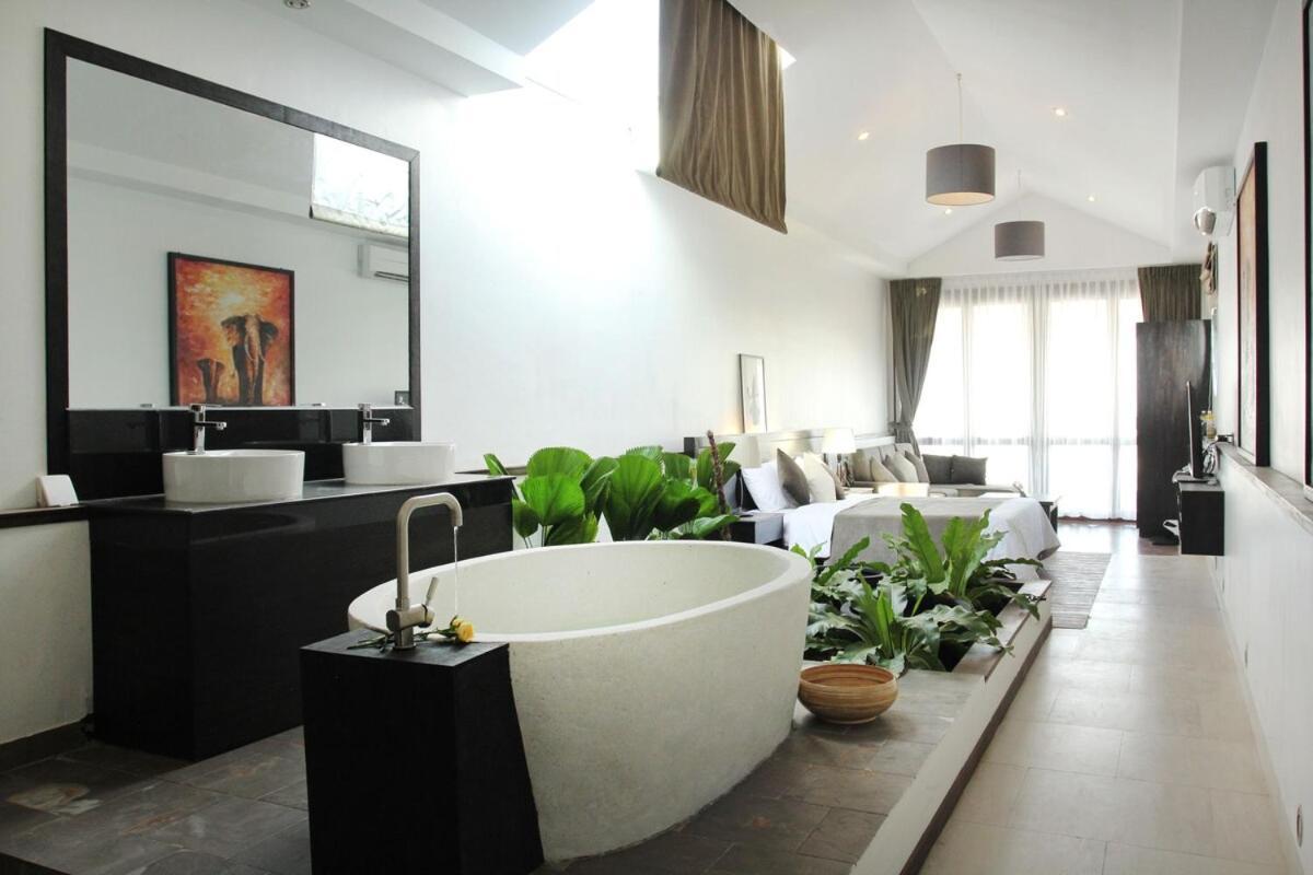 Blue Crystal Boutique Hotel พนมเปญ ภายนอก รูปภาพ
