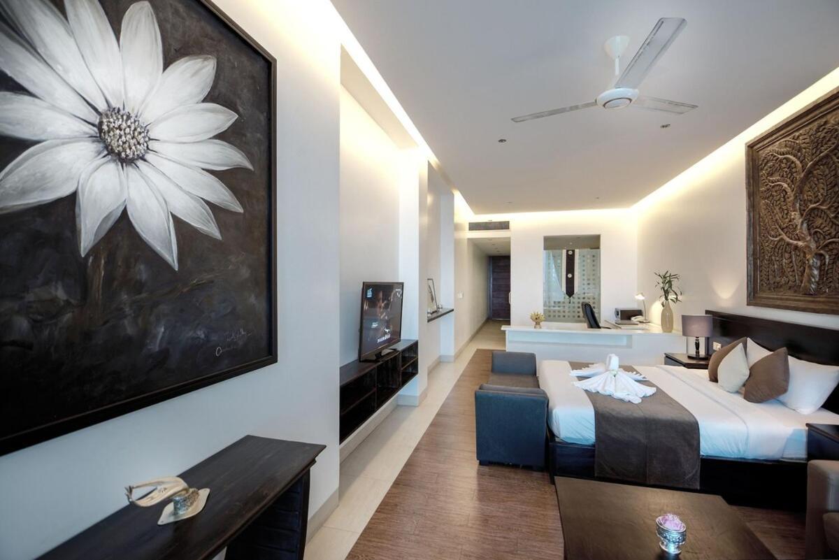 Blue Crystal Boutique Hotel พนมเปญ ภายนอก รูปภาพ