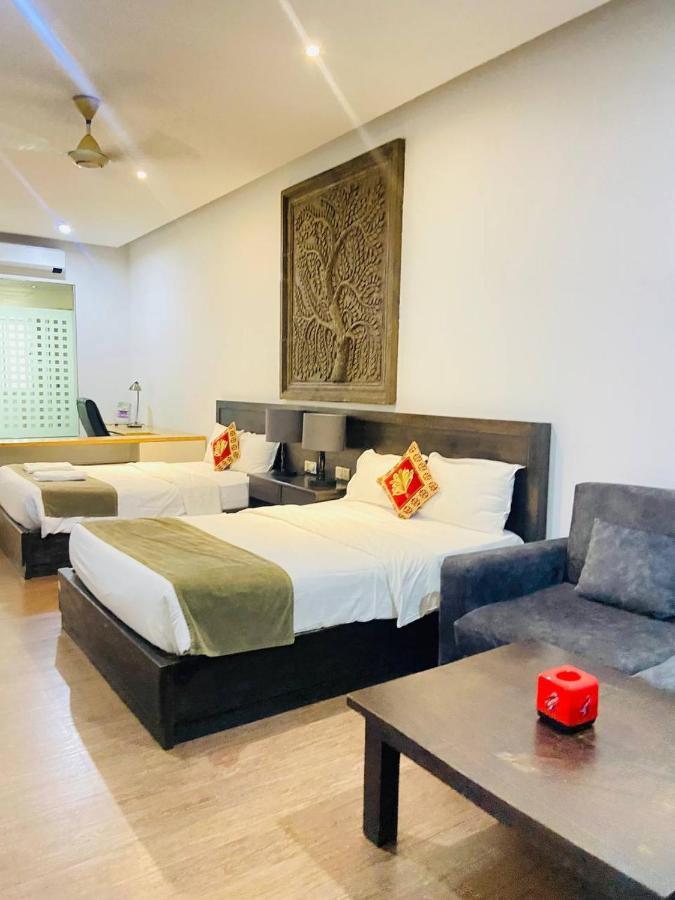 Blue Crystal Boutique Hotel พนมเปญ ภายนอก รูปภาพ