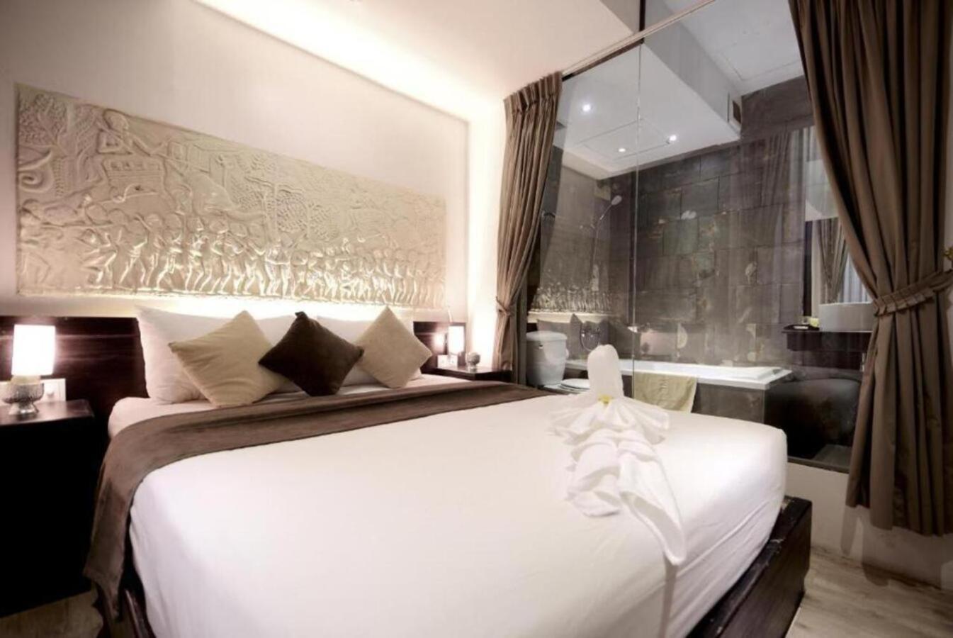 Blue Crystal Boutique Hotel พนมเปญ ภายนอก รูปภาพ