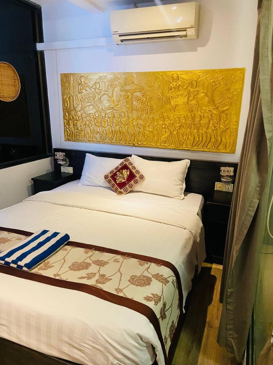 Blue Crystal Boutique Hotel พนมเปญ ภายนอก รูปภาพ